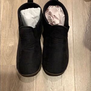 🎉1 hr sale 🎉Isotoner black  shoes